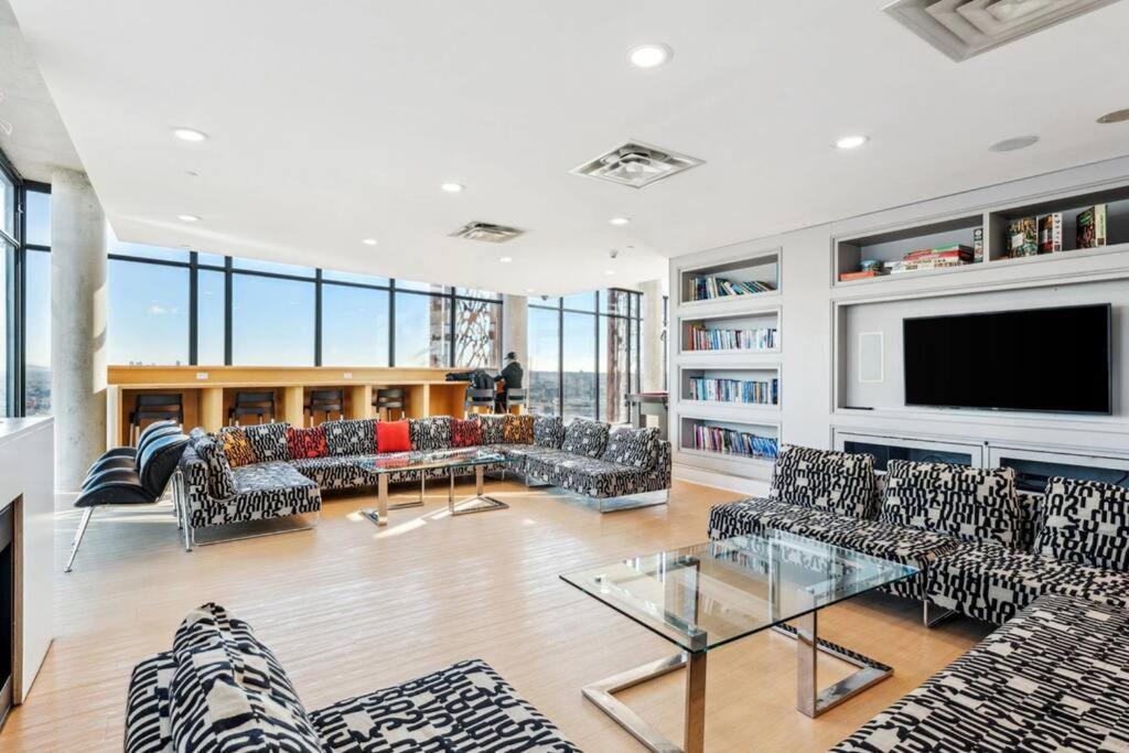 Central Luxury Apartment With Best City Views! 溫哥華 外观 照片